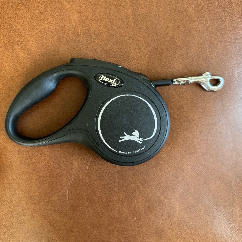 Flexi Retractable Dog Leash - Size Medium - Black - 16 Feet - Used